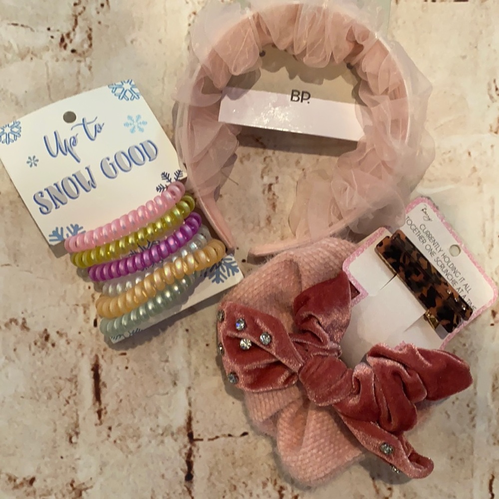 Hair accessory bundle from Nordstrom.